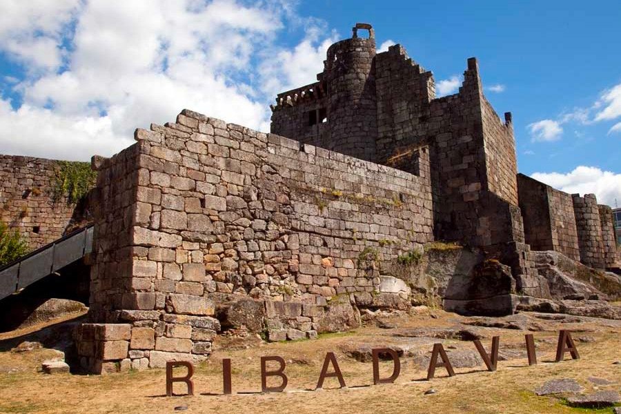 Fotografía de la entrada al pueblo de Ribadavia