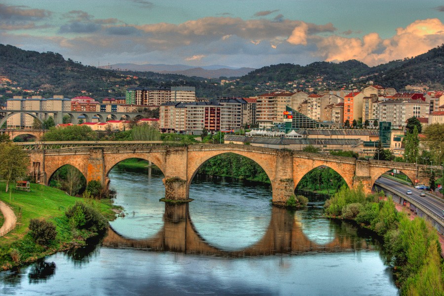 Vista del puente romano de la ciudad de Ourense